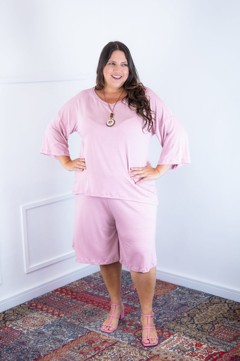 Bermudão Yara – Em Viscolycra com Bolsos Laterais - Naguirre Shop